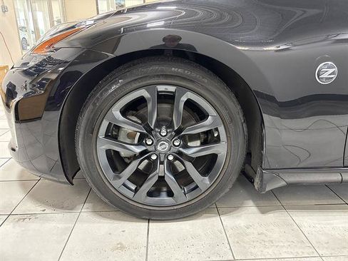 Used 2018 Nissan 370Z Touring RWD image 7
