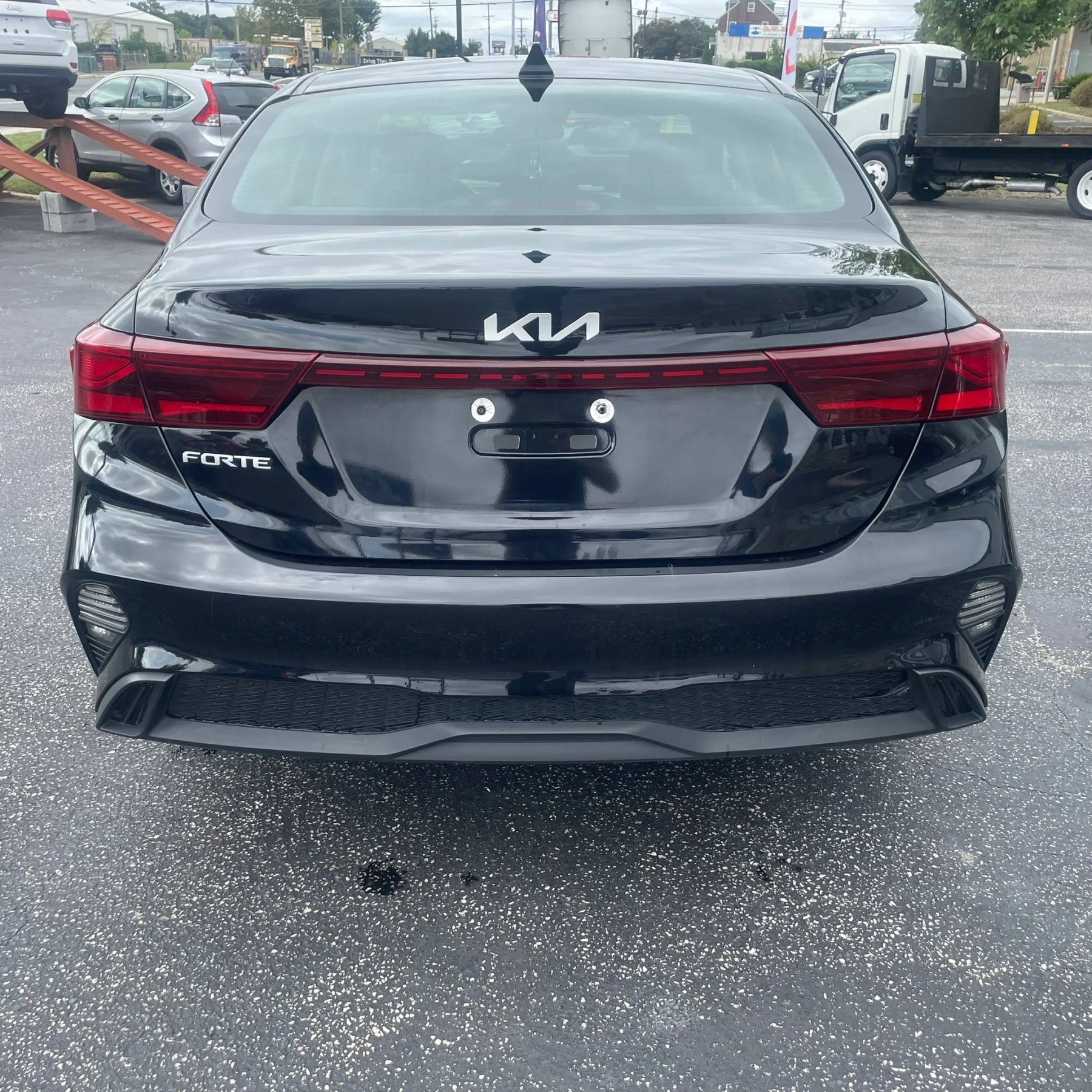 Used 2024 Kia Forte LXS w/ LXS Technology Package FWD image 6