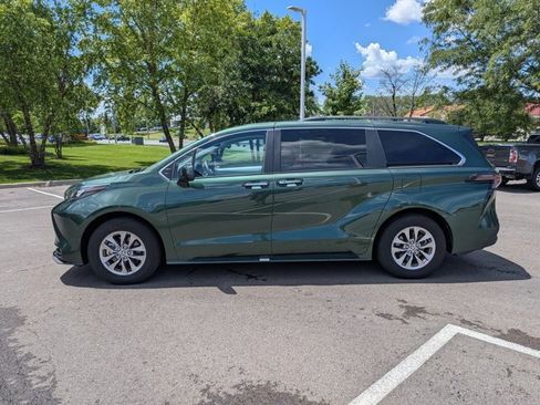 Used 2026 Toyota Sienna XLE FWD image 8