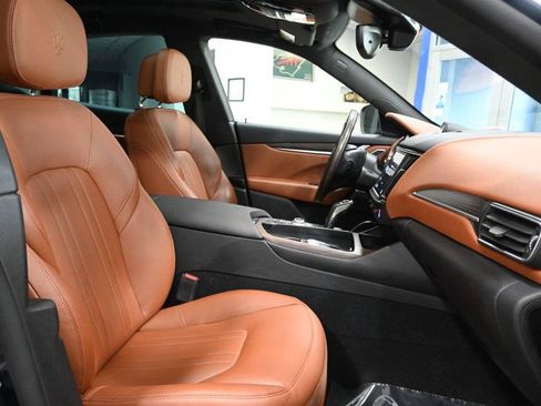 Used 2023 Maserati Levante GT AWD/4WD image 21