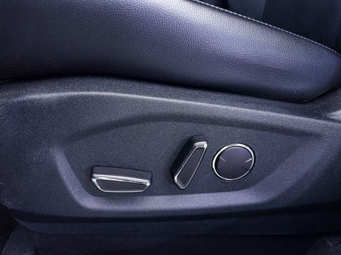 Used 2019 Ford Edge Titanium FWD image 19