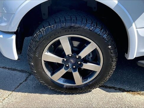Used 2017 Ford F150 XLT w/ Equipment Group 302A Luxury AWD/4WD image 8