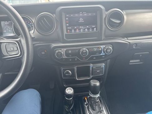 Used 2022 Jeep Gladiator Sport image 11