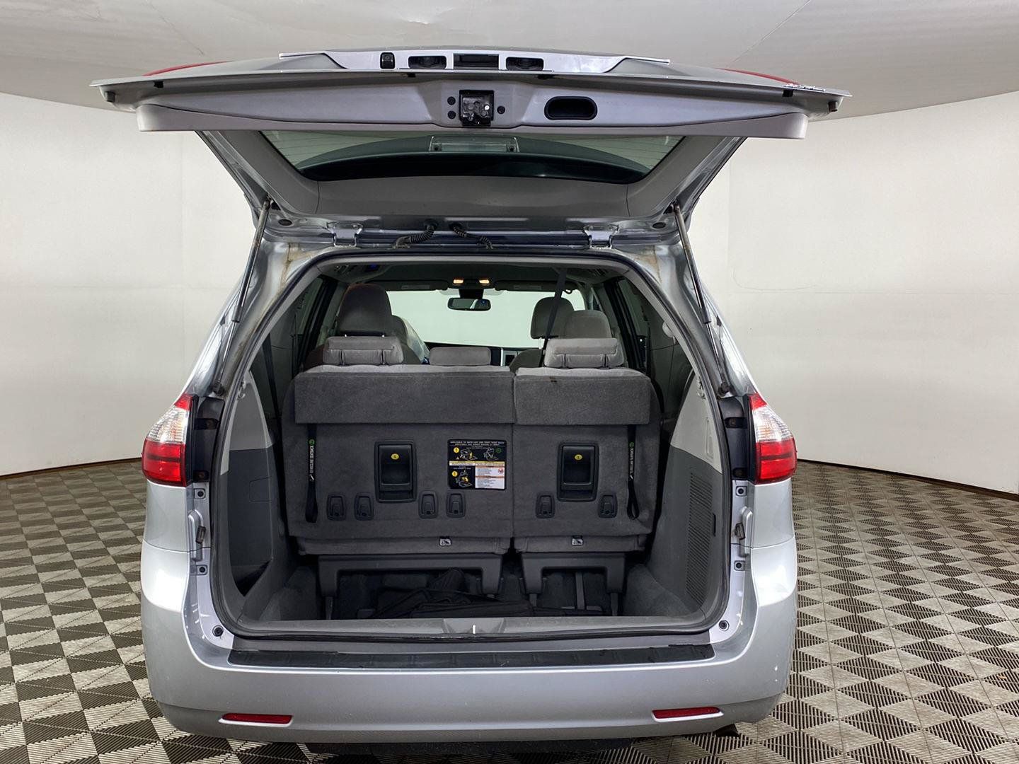 Used 2020 Toyota Sienna LE AWD/4WD image 24