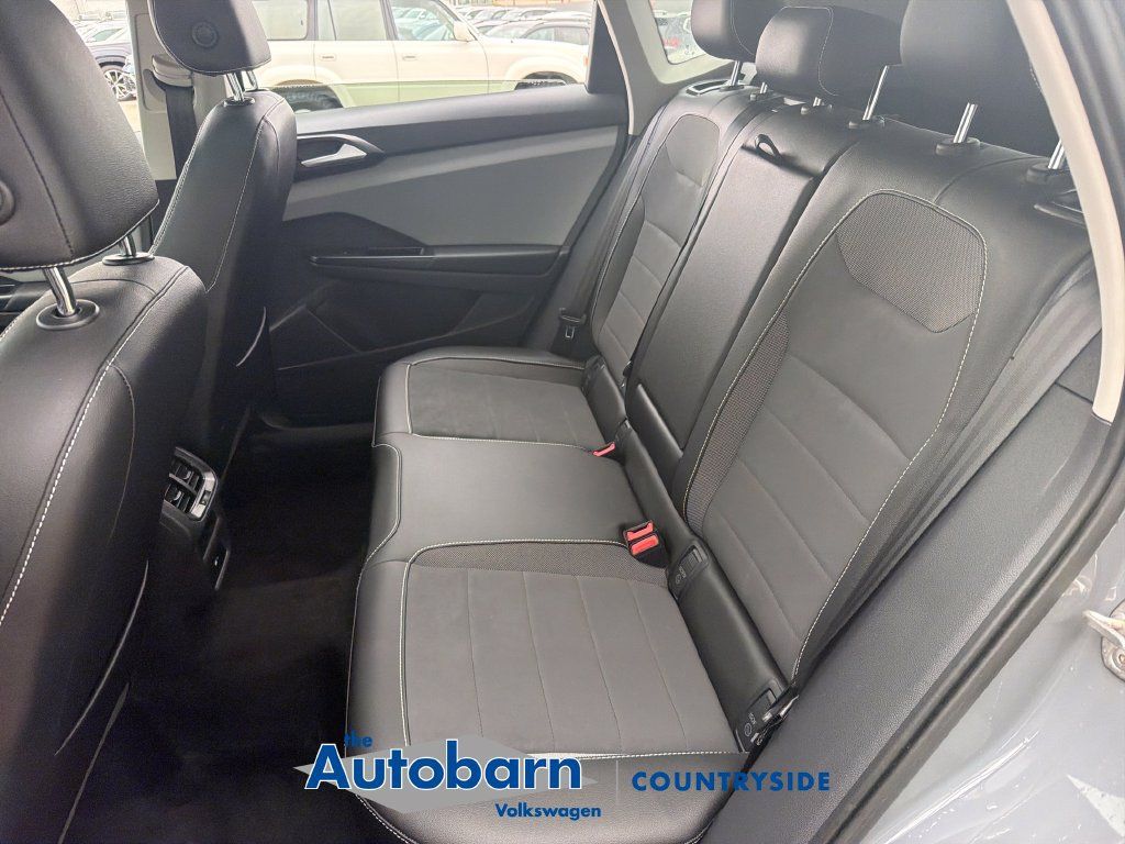 Certified 2023 Volkswagen Taos SE w/ Panoramic Sunroof Package AWD/4WD image 22