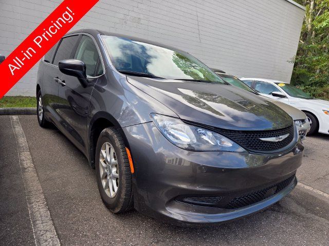 Used 2023 Chrysler Voyager LX FWD image 3