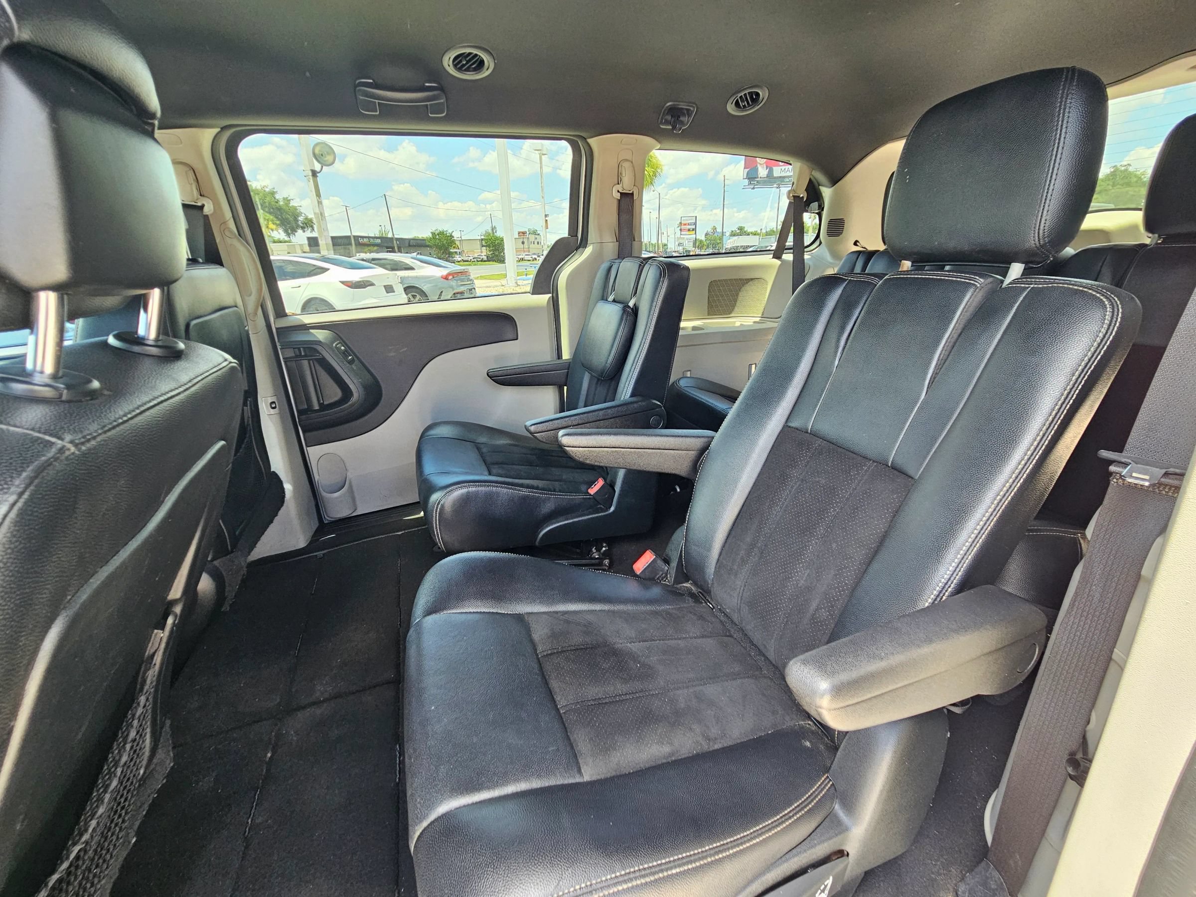 Used 2017 Dodge Grand Caravan SXT FWD image 15