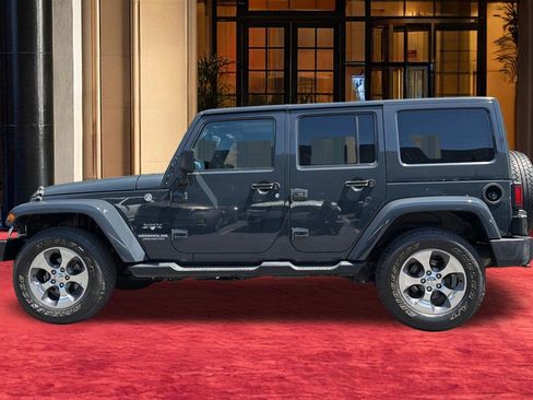 Used 2017 Jeep Wrangler Unlimited Sahara w/ Connectivity Group AWD/4WD image 2