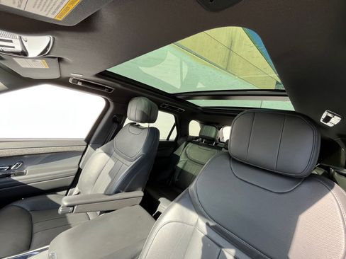 Used 2025 Land Rover Range Rover Sport SE image 14