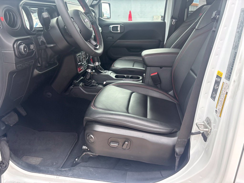 Used 2024 Jeep Wrangler Unlimited Rubicon w/ Convenience Group AWD/4WD image 13