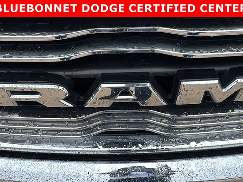Used 2019 RAM 1500 Laramie AWD/4WD image 11