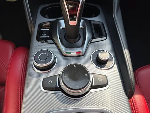 Used 2024 Alfa Romeo Giulia Veloce AWD/4WD image 34
