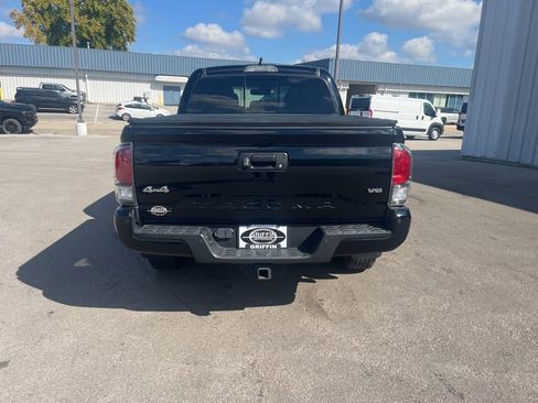 Used 2020 Toyota Tacoma Limited image 18