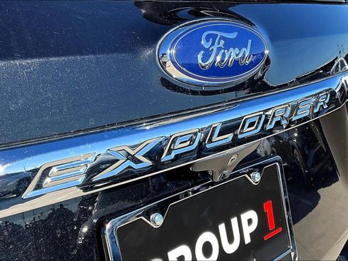 Used 2019 Ford Explorer XLT image 29