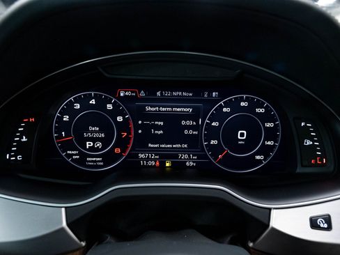 Used 2019 Audi Q7 3.0T Prestige AWD/4WD image 8