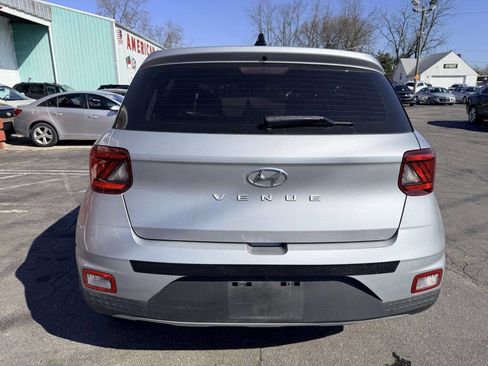 Used 2021 Hyundai Venue SE image 4
