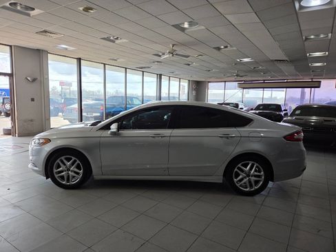 Used 2015 Ford Fusion SE image 4