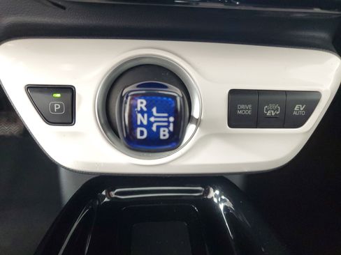 Used 2017 Toyota Prius Prime Advanced image 18