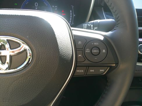 Used 2025 Toyota Corolla XLE image 20