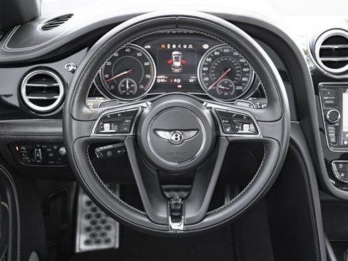 Used 2018 Bentley Bentayga image 23