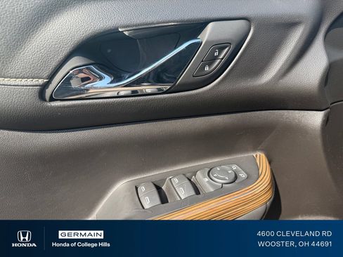 Used 2023 GMC Acadia SLE FWD image 17