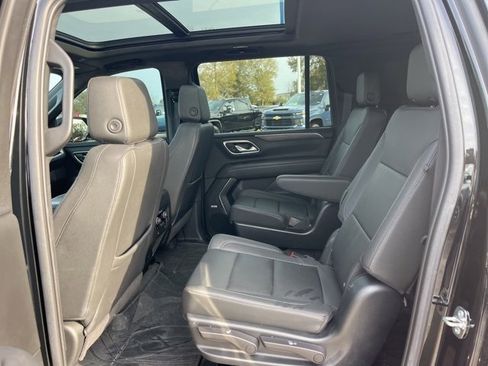 Used 2023 Chevrolet Suburban Z71 w/ Luxury Package image 38