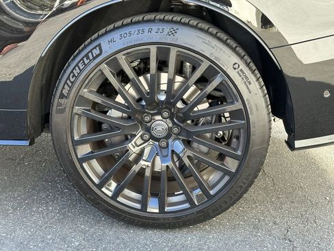 Used 2024 Land Rover Range Rover Sport image 9