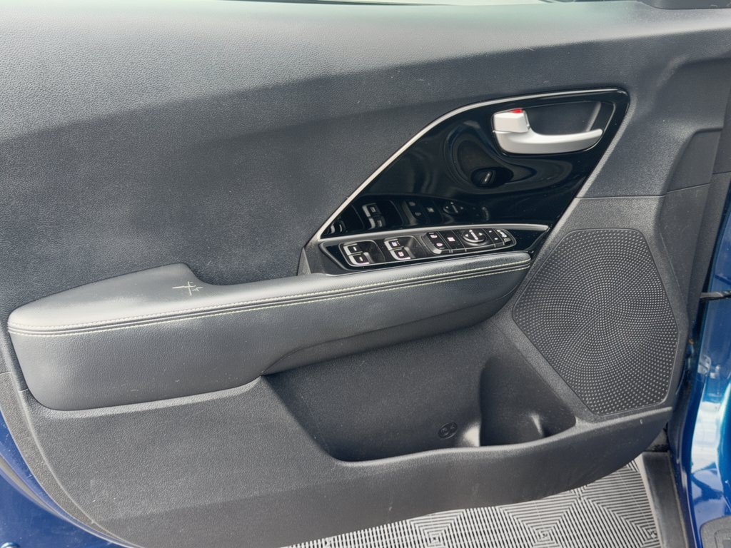 Used 2018 Kia Niro EX FWD image 14