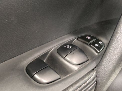 Used 2020 Nissan Rogue SV FWD image 27