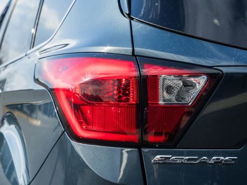 Used 2019 Ford Escape SE image 7