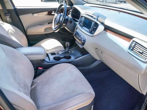 Used 2017 Kia Sorento FWD w/ LX Convenience Package image 9
