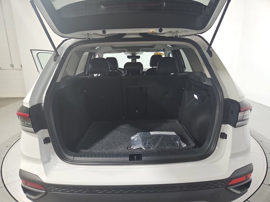 Certified 2026 Volkswagen Taos SE AWD/4WD image 21