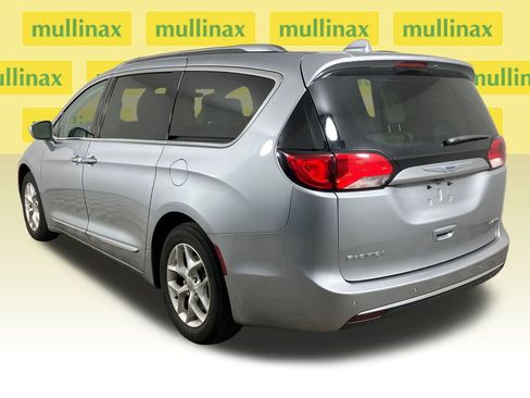 Used 2019 Chrysler Pacifica Limited image 9