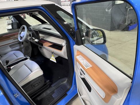 New 2025 Volkswagen ID. Buzz 1st Edition image 10