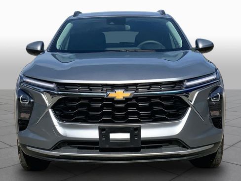 Used 2025 Chevrolet Trax LT FWD image 4