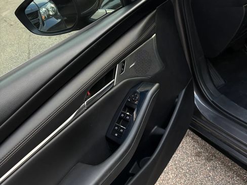 Used 2019 MAZDA MAZDA3 Hatchback w/ Preferred Package FWD image 40