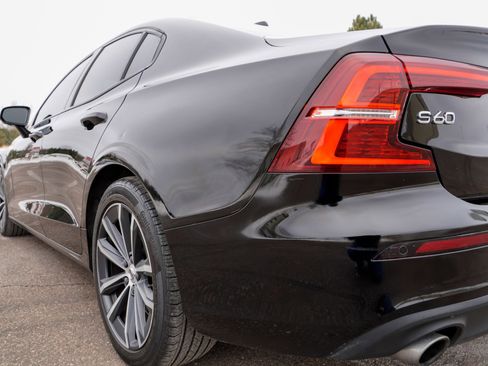 Used 2021 Volvo S60 T5 Momentum image 26