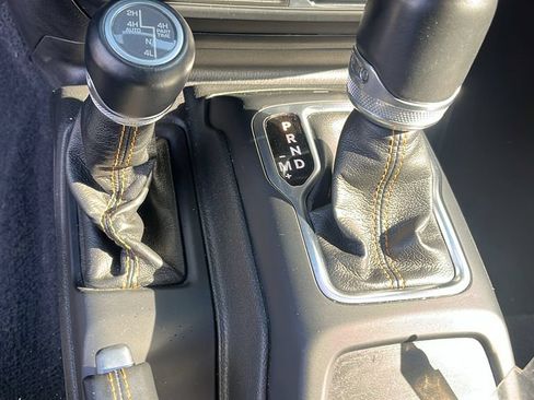 Used 2022 Jeep Gladiator Overland AWD/4WD image 14