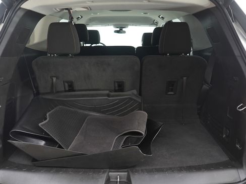 Used 2019 Chevrolet Traverse LT image 11