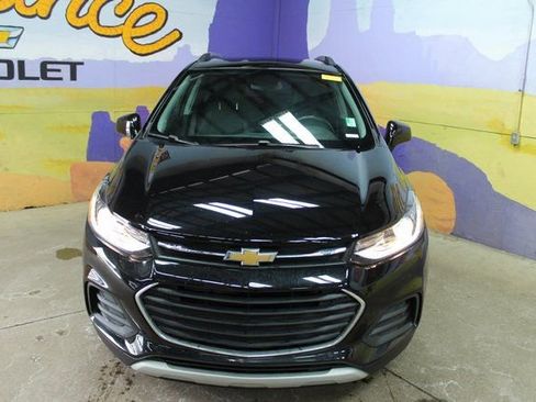 Used 2022 Chevrolet Trax LT w/ LT Convenience Package image 3