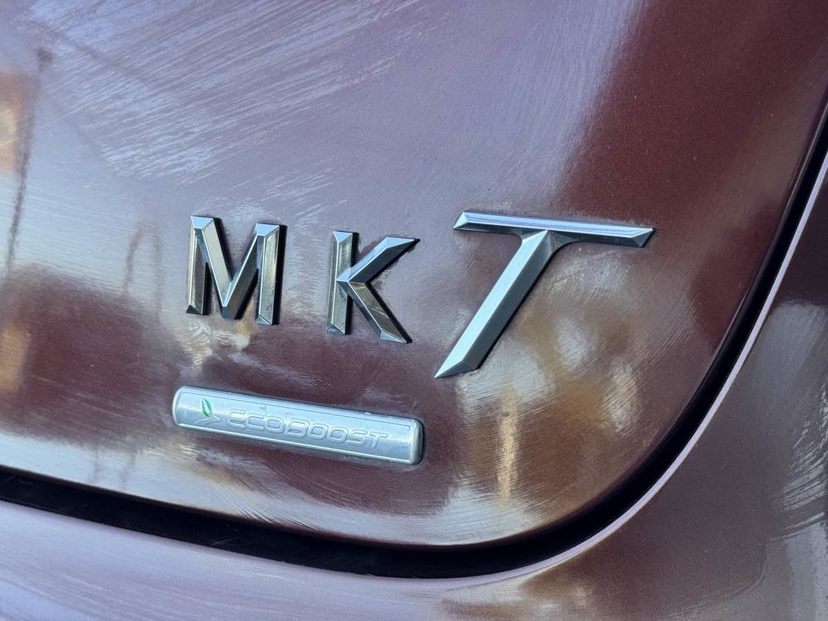 Used 2012 Lincoln MKT AWD image 16