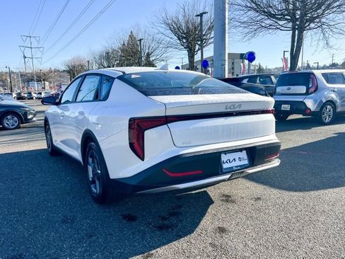 New 2025 Kia K4 LXS image 10