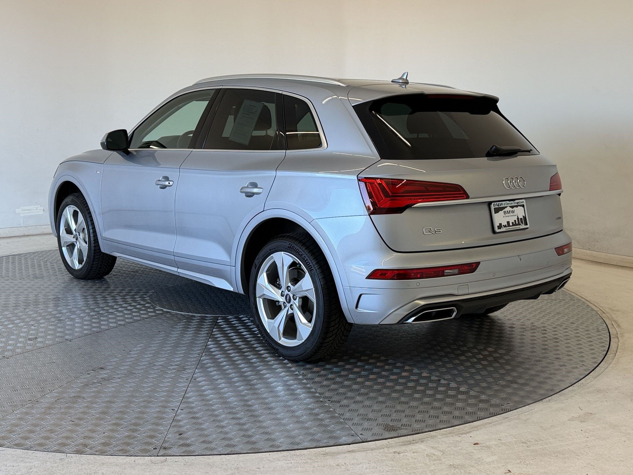 Used 2023 Audi Q5 2.0T Premium Plus w/ Premium Plus Package AWD/4WD image 3