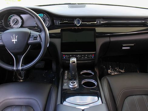 Used 2022 Maserati Quattroporte Modena Q4 AWD/4WD image 13