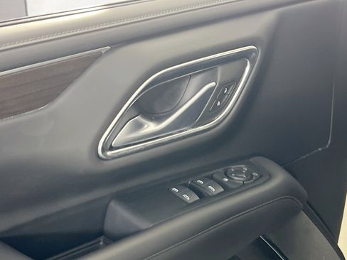 Used 2022 GMC Yukon XL SLE image 18