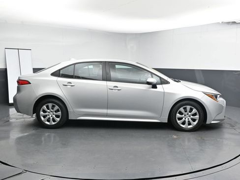Used 2023 Toyota Corolla LE image 9