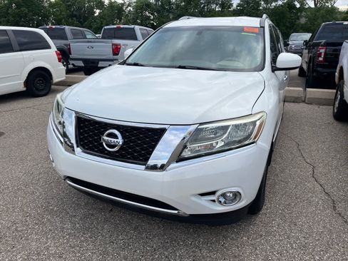 Used 2014 Nissan Pathfinder SL w/ SL Tech Package AWD/4WD image 3