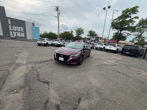 Used 2025 Nissan Sentra SV FWD image 8