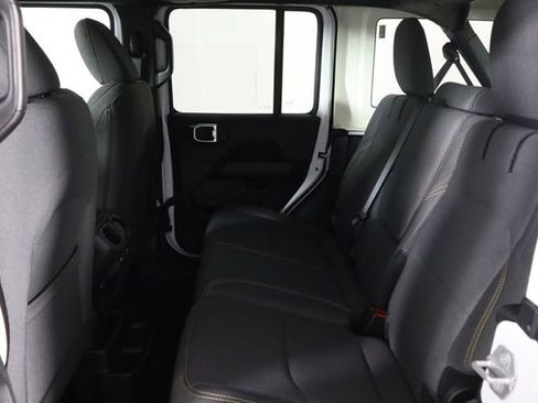 Used 2025 Jeep Wrangler Unlimited Sahara AWD/4WD image 17