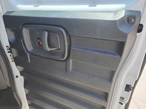 Used 2016 Chevrolet Express 2500 RWD image 12